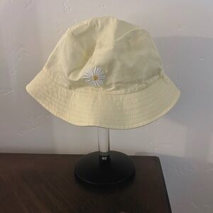 nwot daisy yellow/tan reversible bucket hat